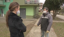 Myslel si, že si aspoň na dôchodku odpočinie. Funkcia domovníka v bytovke mu ale dáva zabrať
