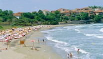 V Bulharsku na pláži zomrel český turista. Vedľa jeho tela sa vraj hrali deti