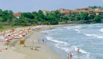 V Bulharsku na pláži zomrel český turista. Vedľa jeho tela sa vraj hrali deti