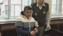 Trojica mala predávať mladú ženu na sex. Vzali jej peniaze a zamkli v dome