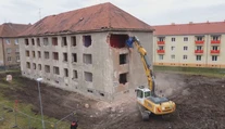Nekompromisné riešenie. V Partizánskom deložovali už 200 rodín, bytovky postupne búrajú