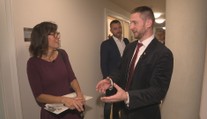 Vlastné kancelárie si neplatia, všetky peniaze použili na kampaň. Republika ide do volieb s číslom 25