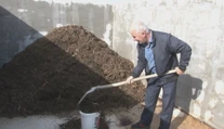Kam s kompostom z mestských kompostární? Ponúknuť ho chcú aj občanom, no nie vždy sa to dá