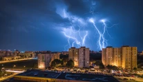 Búrky, krúpy, prívalové dažde. Podľa meteorológov si na extrémy počasia musíme postupne zvykať