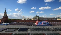 OBRAZOM: Žiadne lietadlá a jeden starý tank. Ruské oslavy víťazstva nad nacizmom sprevádzajú prísne opatrenia