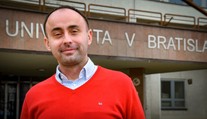 Politológ: Vláda Smeru s ĽSNS? Fico pre svoju záchranu uzavrie koalíciu aj s diablom