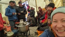 Na najvyššiu horu sveta vystúpila prvá Slovenka. Aby si zvykla na spanie v hluku, púšťala si v noci víchricu