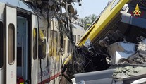 Pri zrážke dvoch regionálnych vlakov Taliansku zomrelo minimálne 27 ľudí