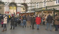 Prísny lockdown sa skončil, Rakúšania sa preto húfne pustili do obchodov. Nezaočkovaní majú smolu