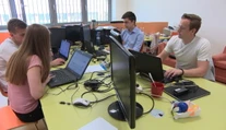 Koniec nevhodným komentárom na webe. „Trolom“ klepnú po prstoch aplikáciou