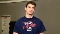 Hokejista Juraj Valach prišiel o manželku po pôrode dvojičiek