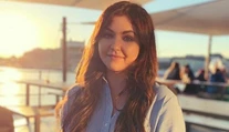 Celeste Buckingham zhodila dlhú hrivu. Vyzerá perfektne