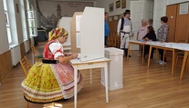 Slovensko si volilo europoslancov na ďalších päť rokov. Výsledky budú známe v nedeľu večer