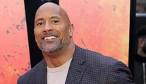 The Rock sa stal tretíkrát otcom. Maličká je rozkošná