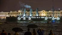 Legendárny krížnik Aurora sa vracia na Petrohradské nábrežie