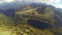 Poliak využil posledné teplé dni. Na vetroni zachytil Tatry z vtáčej perspektívy