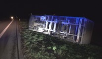 Počasie vyčíňalo aj v ďalších častiach východného Slovenska. Na Soroške strhlo kamióny