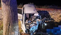 Tragédia na východe Slovenska. Život mladého vodiča vyhasol po silnom náraze do stromu