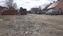 Kanalizácia finišuje, no cesty sú rozbité. Obyvatelia obce na Záhorí sa pýtajú, kedy ich opravia