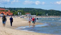 V jednom z morí najbližšie k Slovensku zakázali kúpanie