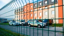 Dve zamestnankyne z Úradu práce v Pezinku vzali do väzby. Rozhodnutie nie je právoplatné