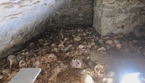 Pri rekonštrukcii žilinskej katedrály našli tajnú kryptu plnú ľudských kostí