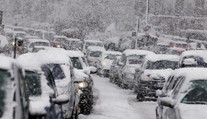 Vodiči majú v zime dve povinnosti navyše: O jednej niektorí ani nechyrujú