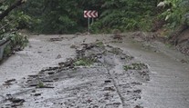 Medzi Muráňom a Muránskou Hutou sa stále nedá jazdiť. Búrka úplne zmietla cestu