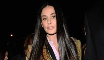 Veď by mohol byť jej syn! Demi Moore (55) padol do oka spevák mladší o 30 rokov