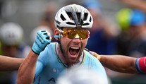VIDEO: Veľký deň britského cyklistu. Mark Cavendish zaznamenal na Tour de France rekorný triumf a prekonal legendu