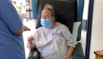 Žene po nakazení sa covidom dávali tri dni života. Po podaní experimentálneho lieku sa stal zázrak