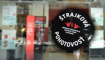 V jednej z bánk sa búria zamestnanci. Pod hrozbou štrajku žiadajú vyššie platy