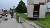 Desivá nehoda v Košiciach. Nákladiak totálne zdemoloval zastávku MHD