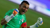 Výnimočný príbeh. Vychytal majstrov sveta, Drogba mu vzdal úctu, teraz je rekordérom
