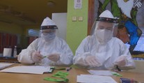 Našli sme obec, ktorá na testovaní obyvateľov zarobila a na živote v nej sa to aj prejavilo