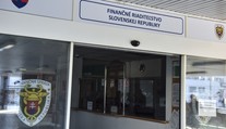 Finančná správa dostala výhražný e-mail. Odosielateľ v ňom tvrdí, že v nešpecifikovanej budove sa nachádza bomba