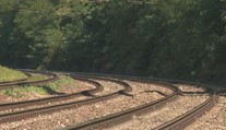 OĽaNO: Vlaky jazdia po rozbitých koľajniciach a preto naberajú meškanie