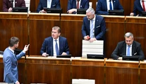 Poslanci Smeru trvajú na odvolaní Šimečku. Pripúšťajú však, že v parlamente tak vznikne problém