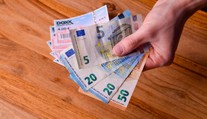 Poslanci zrovnoprávnili gastrolístok a vyplácanie peňazí na obedy