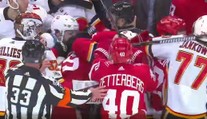 VIDEO: Mastenica ako zo starej školy. V zápase Calgary - Detroit sa bili aj brankári
