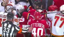 VIDEO: Mastenica ako zo starej školy. V zápase Calgary - Detroit sa bili aj brankári