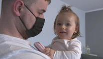 Poisťovňa napokon svoje rozhodnutie prehodnotila. Eliška so SMA dostane potrebný liek pre život