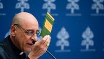 Vatikán označil zmenu pohlavia, náhradné materstvo a rodovú teóriu za vážne hrozby
