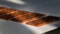Populárnu čokoládu budú vyrábať na Slovensku. Musí preto zmeniť dizajn, z obalu zmizne známy prvok