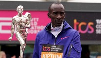 Svetový rekordman v maratóne Kelvin Kiptum (†24) a jeho tréner zahynuli pri autonehode