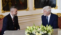 Nový prezident vyrazil na prvú zahraničnú návštevu. S Petrom Pavlom sa stretol na Pražskom hrade