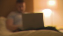 Podľa prieskumu porno sledujú už aj osemročné deti. Pozreli sme sa na to, čo im to môže spôsobiť