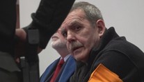 Desať rokov týral svoju družku, pred súdom sa rozplakal. Dôchodca spoznal svoj trest