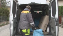 Vo Svidníku pomáhajú ľuďom s jesenným upratovaním. Nepotrebné veci stačí vyložiť pred dom
