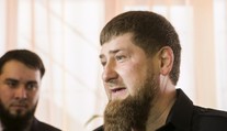 Kadyrov je hrdý na svojho syna, ktorý zmlátil muža obvineného z pálenia Koránu